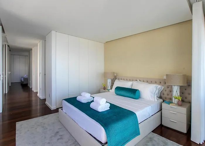 Lovelystay - Luxury 2br Duplex In Foz פורטו