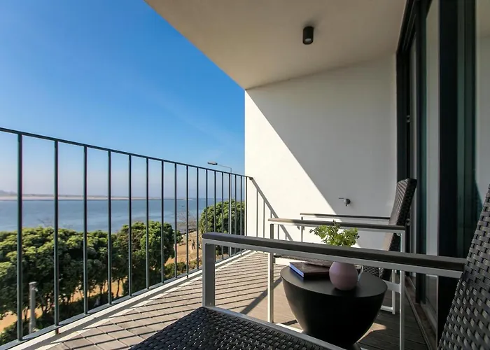 Lovelystay - Luxury 2br Duplex In Foz Appartement